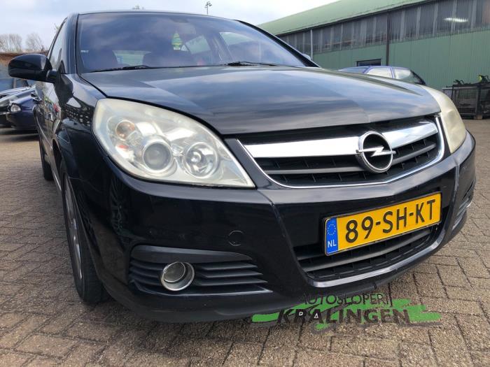 Opel Signum 2.2 direct 16V Samochód złomowany (2006, Czarny)