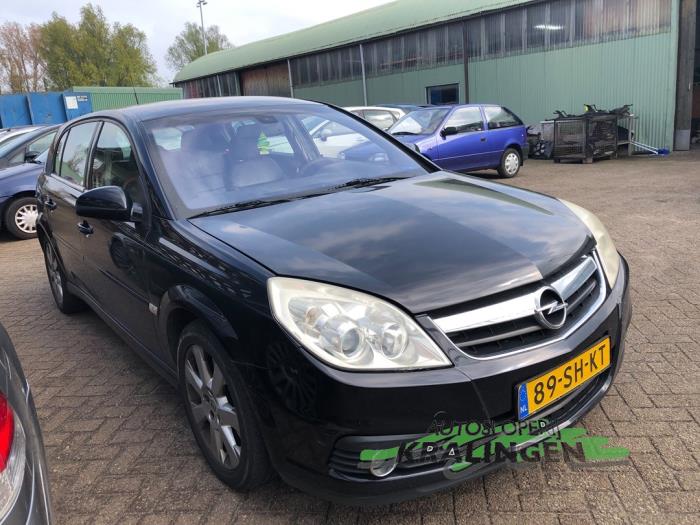 Opel Signum 2.2 direct 16V Samochód złomowany (2006, Czarny)