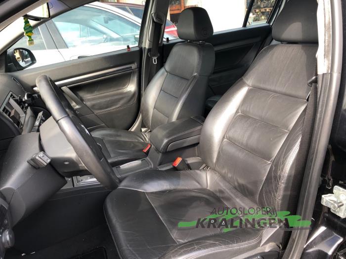 Opel Signum 2.2 direct 16V Samochód złomowany (2006, Czarny)