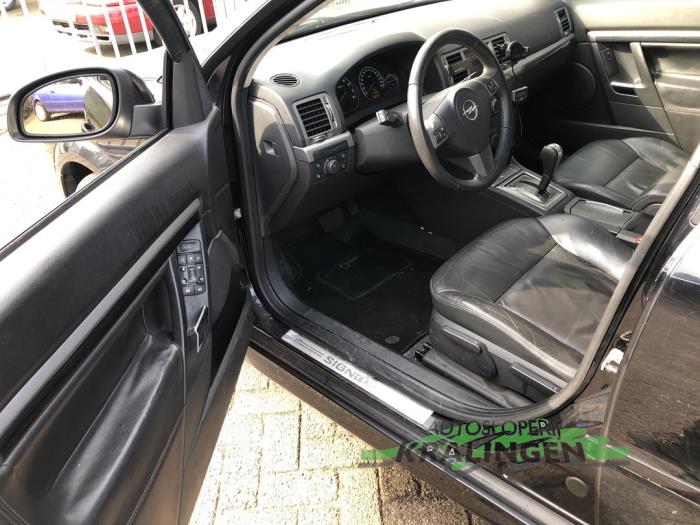 Opel Signum 2.2 direct 16V Samochód złomowany (2006, Czarny)