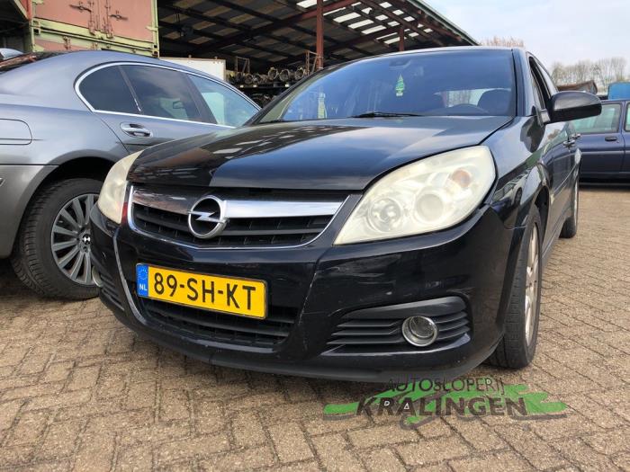 Opel Signum 2.2 direct 16V Samochód złomowany (2006, Czarny)