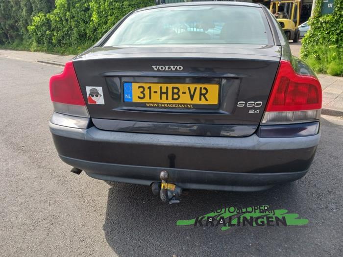 Volvo S60 I 2.4 20V 170 Skrotfordon (2001, GRIJS)
