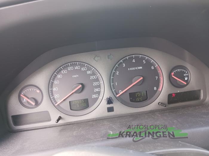 Volvo S60 I 2.4 20V 170 Skrotfordon (2001, GRIJS)