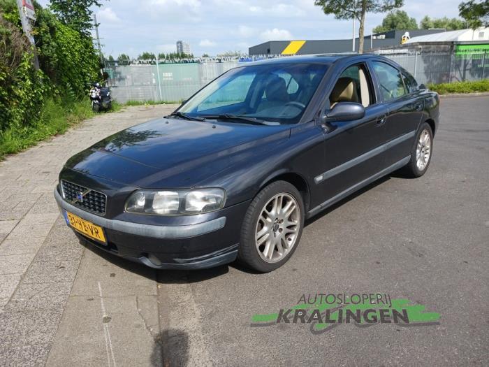 Volvo S60 I 2.4 20V 170 Skrotfordon (2001, GRIJS)