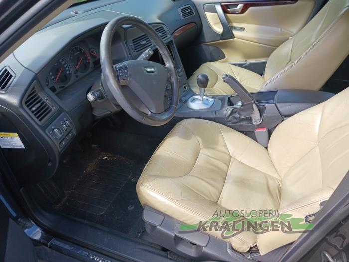 Volvo S60 I 2.4 20V 170 Skrotfordon (2001, GRIJS)