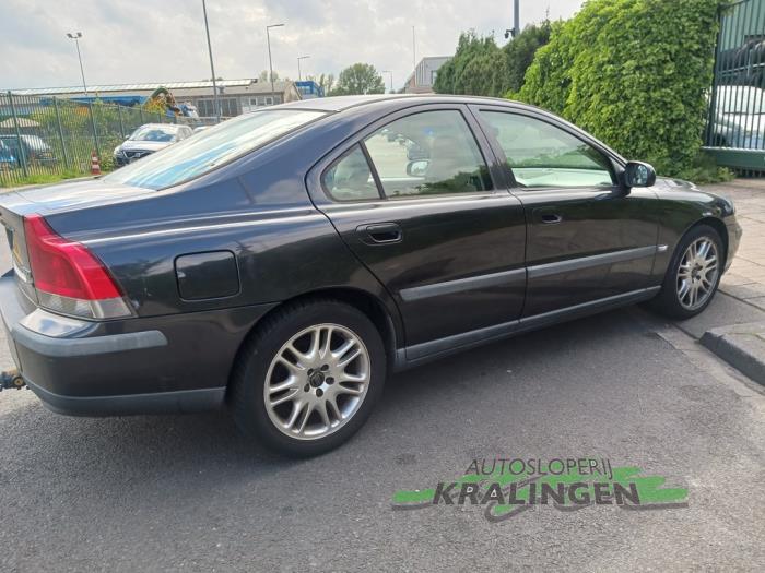 Volvo S60 I 2.4 20V 170 Skrotfordon (2001, GRIJS)