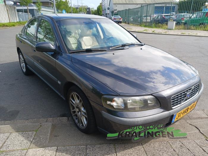 Volvo S60 I 2.4 20V 170 Skrotfordon (2001, GRIJS)
