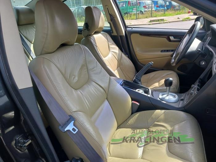 Volvo S60 I 2.4 20V 170 Skrotfordon (2001, GRIJS)