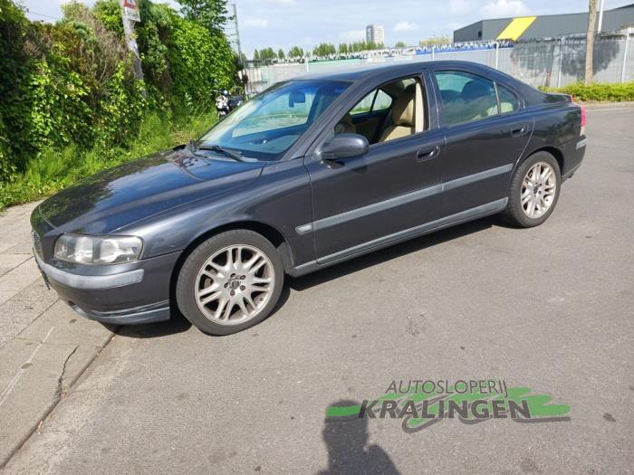 Volvo S60 I 2.4 20V 170 Skrotfordon (2001, GRIJS)