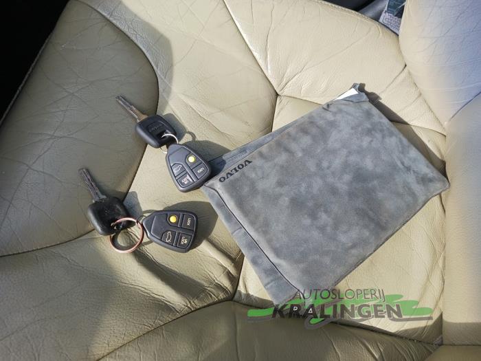 Volvo S60 I 2.4 20V 170 Skrotfordon (2001, GRIJS)