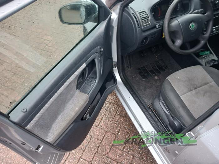 Skoda Fabia II 1.4i 16V Sloopvoertuig (2009, Grijs)