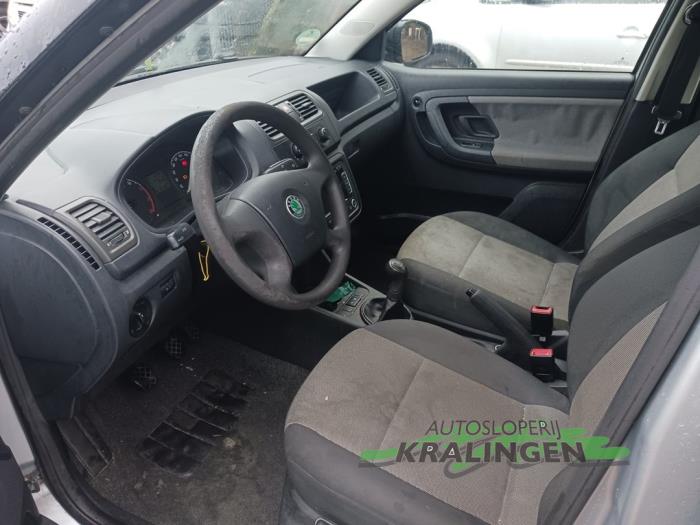 Skoda Fabia II 1.4i 16V Sloopvoertuig (2009, Grijs)