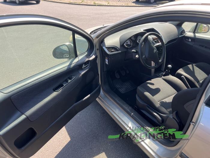 Peugeot 207/207+ 1.4 16V VTi Sloopvoertuig (2009, Grijs)