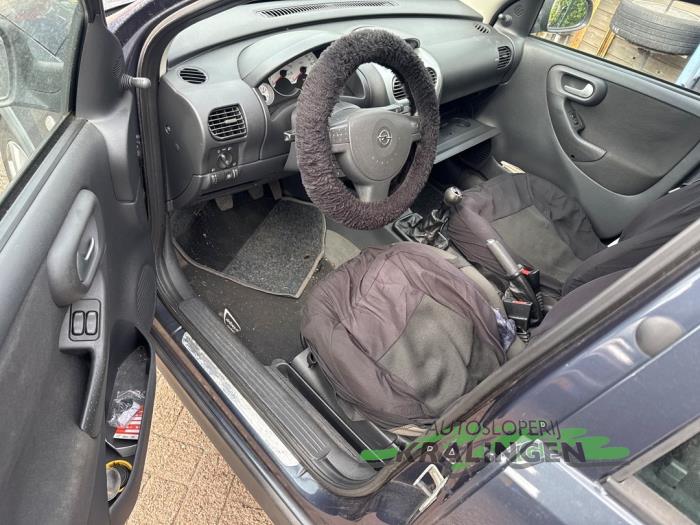 Opel Corsa C 1.2 16V Twin Port Skrotfordon (2006, GRIJS)
