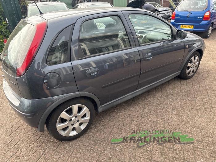 Opel Corsa C 1.2 16V Twin Port Skrotfordon (2006, GRIJS)