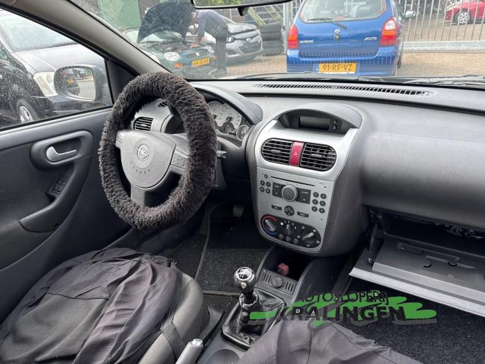 Opel Corsa C 1.2 16V Twin Port Skrotfordon (2006, GRIJS)