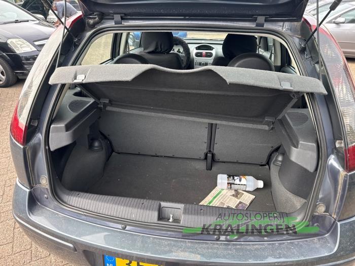 Opel Corsa C 1.2 16V Twin Port Skrotfordon (2006, GRIJS)