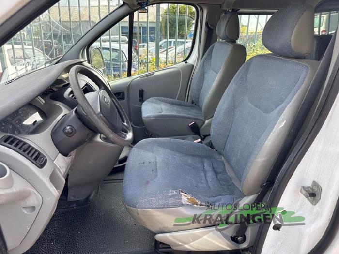 Nissan Primastar 1.9 dCi 80 Schadevoertuig (2004, Graniet)