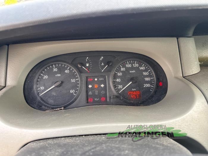 Nissan Primastar 1.9 dCi 80 Schadevoertuig (2004, Graniet)