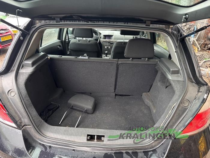 Opel Astra H 1.6 16V Twinport Schadevoertuig (2007, Zwart)
