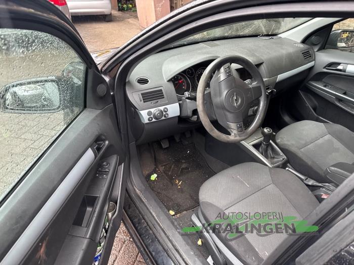 Opel Astra H 1.6 16V Twinport Schadevoertuig (2007, Zwart)