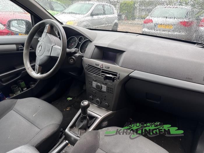 Opel Astra H 1.6 16V Twinport Schadevoertuig (2007, Zwart)