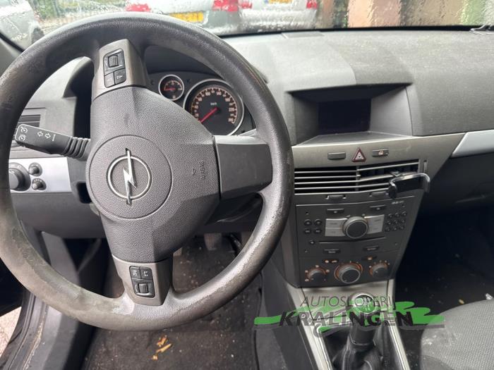Opel Astra H 1.6 16V Twinport Schadevoertuig (2007, Zwart)