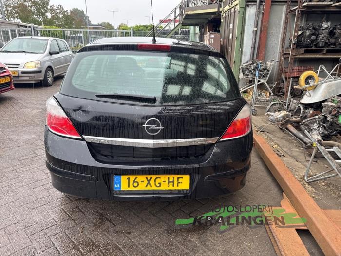 Opel Astra H 1.6 16V Twinport Schadevoertuig (2007, Zwart)