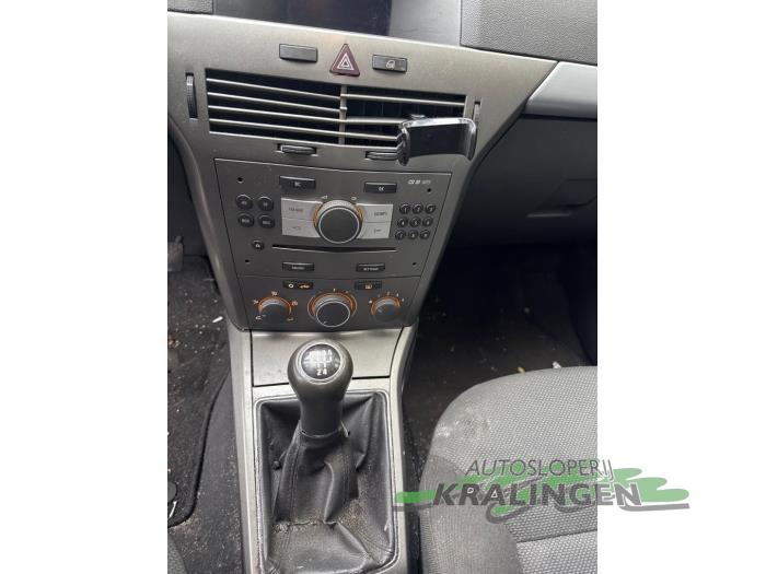 Opel Astra H 1.6 16V Twinport Schadevoertuig (2007, Zwart)