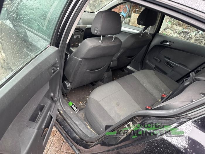 Opel Astra H 1.6 16V Twinport Schadevoertuig (2007, Zwart)