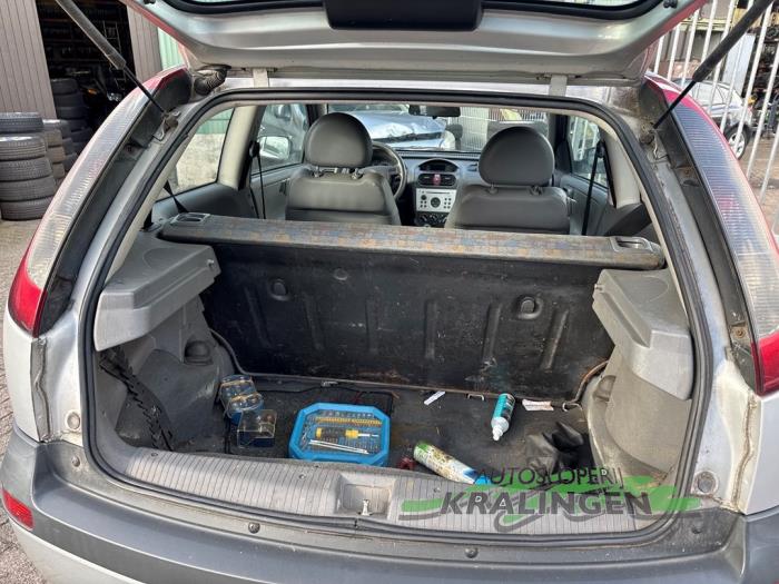 Opel Corsa C 1.2 16V Sloopvoertuig (2001, Grijs)