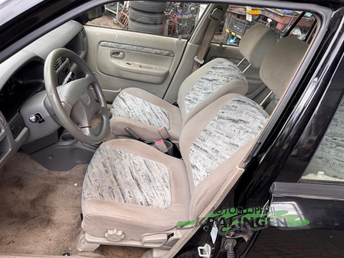 Mazda Demio 1.3 16V Sloopvoertuig (1999, Zwart)