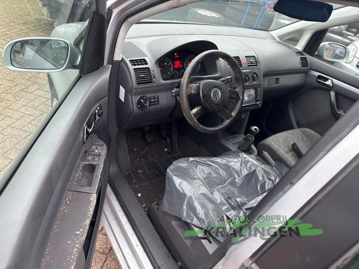 Volkswagen Touran 1.6 FSI 16V Schadevoertuig (2005, Grijs)