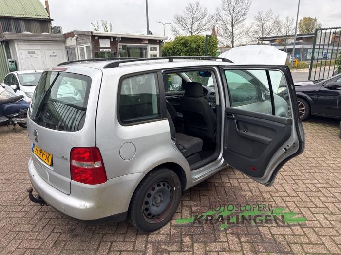 Volkswagen Touran 1.6 FSI 16V Schadevoertuig (2005, Grijs)