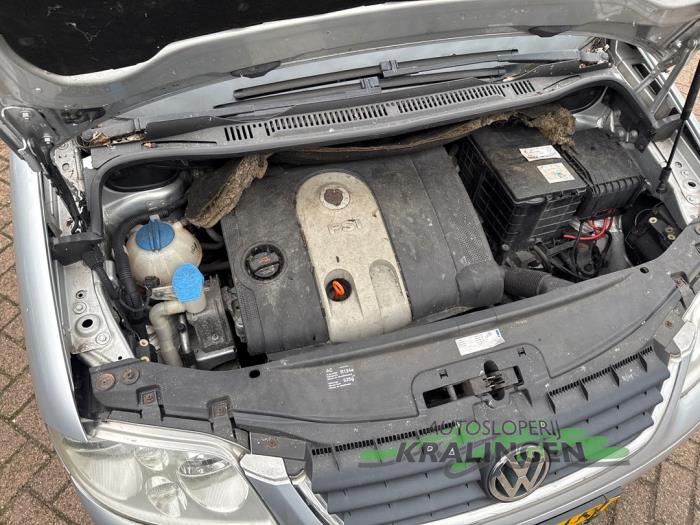 Volkswagen Touran 1.6 FSI 16V Schadevoertuig (2005, Grijs)