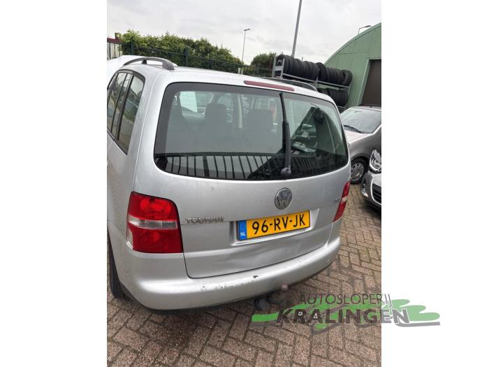 Volkswagen Touran 1.6 FSI 16V Schadevoertuig (2005, Grijs)