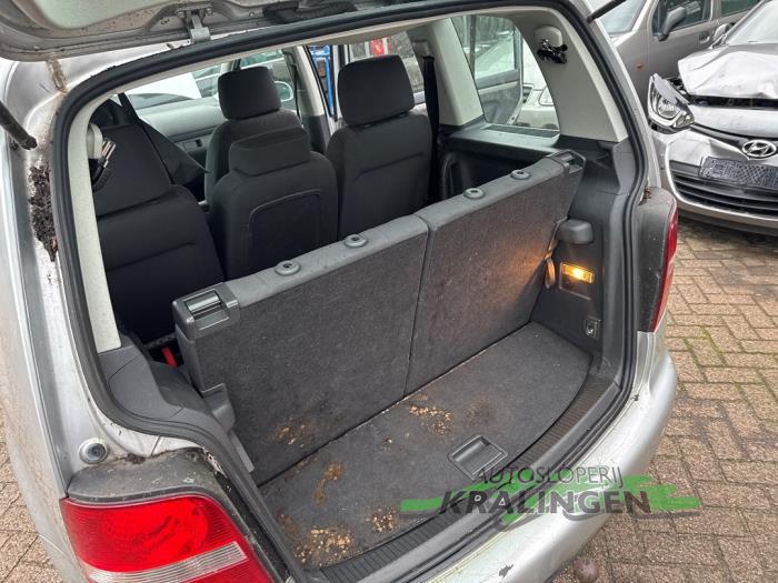 Volkswagen Touran 1.6 FSI 16V Schadevoertuig (2005, Grijs)