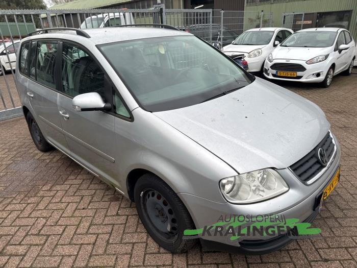 Volkswagen Touran 1.6 FSI 16V Schadevoertuig (2005, Grijs)