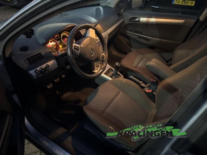 Opel Astra H 1.6 16V Twinport Schadevoertuig (2004, Grijs)