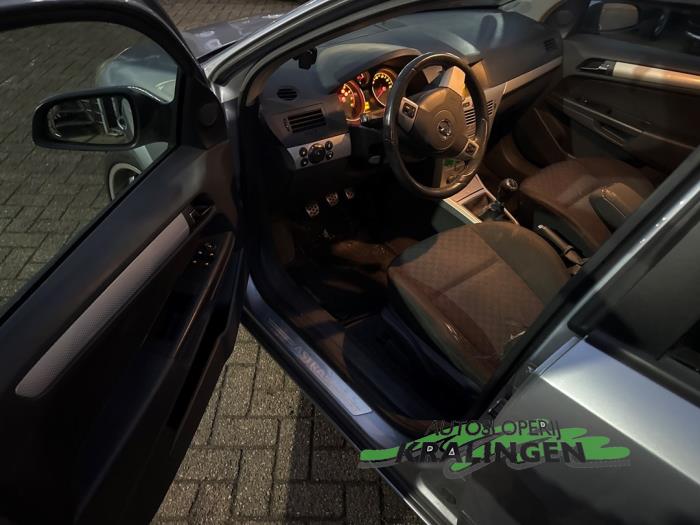 Opel Astra H 1.6 16V Twinport Schadevoertuig (2004, Grijs)