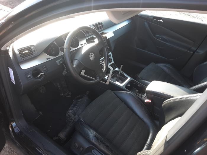 Volkswagen Passat 2.0 FSI 16V Skrotfordon (2005, ZWART)