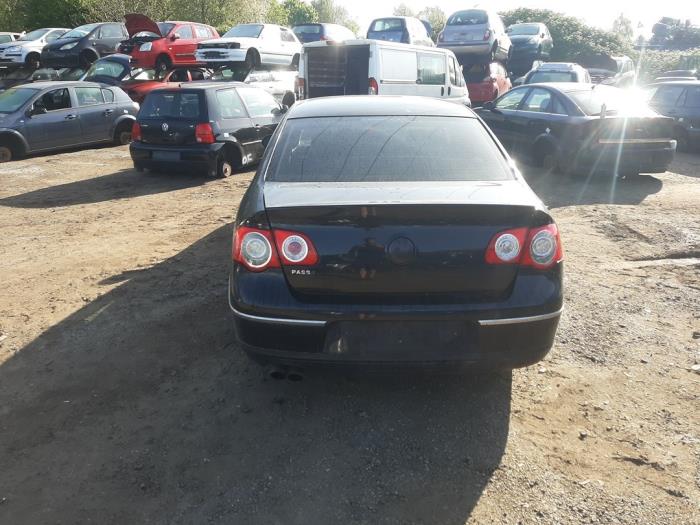 Volkswagen Passat 2.0 FSI 16V Skrotfordon (2005, ZWART)