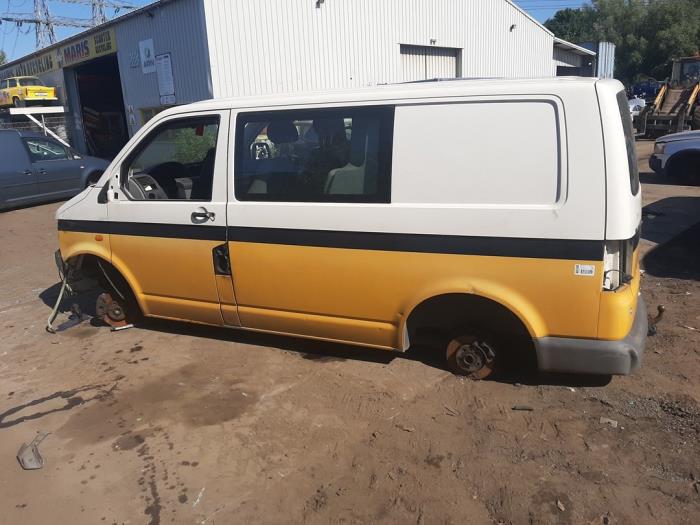 Volkswagen Transporter T5 1.9 TDi Samochód złomowany (2005, Granit)