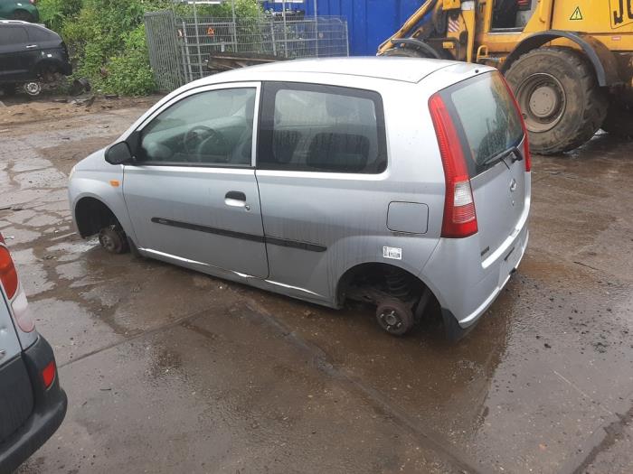 Daihatsu Cuore 1.0 12V DVVT Skrotfordon (2007, GRIJS)