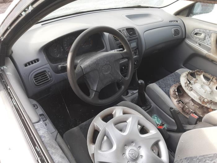 Mazda 323 Fastbreak 1.5 LX,GLX 16V Skrotfordon (1998, GRIJS)