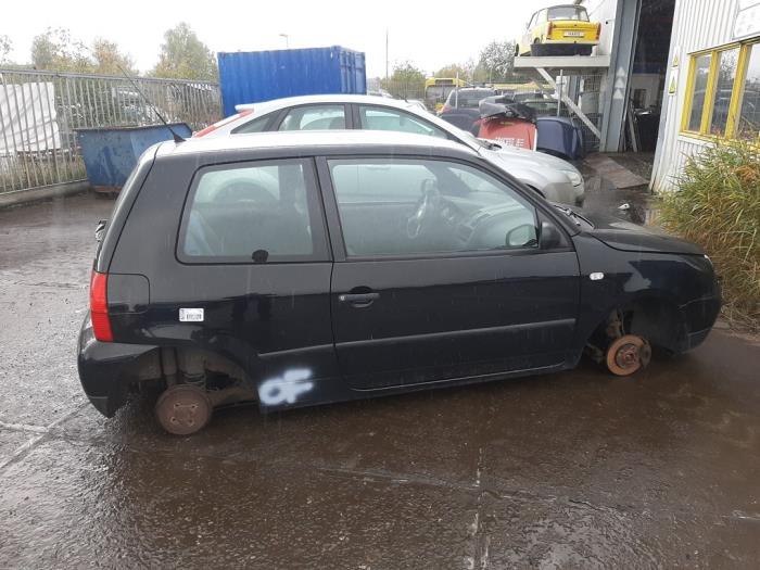 Volkswagen Lupo 1.4 16V 75 Samochód złomowany (2000, Czarny)