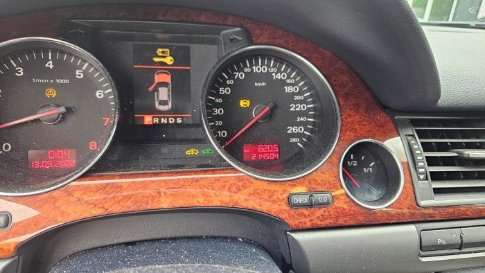 Audi A8 4.2 V8 40V Quattro Sloopvoertuig (2003, Metallic, Zilver)