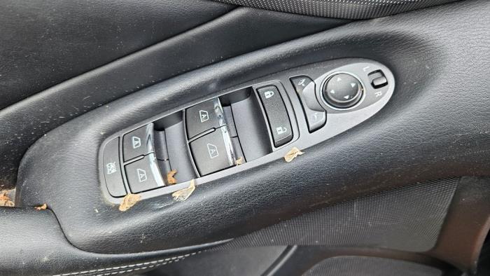 Infiniti Q50 3.5 V6 24V 50 Hybrid AWD Skrotfordon (2014, ZWART)