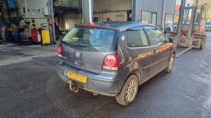 Volkswagen Polo IV 1.4 16V Skrotfordon (2008, BLAUW)