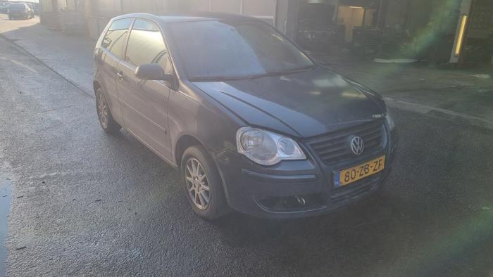 Volkswagen Polo IV 1.4 16V Skrotfordon (2008, BLAUW)